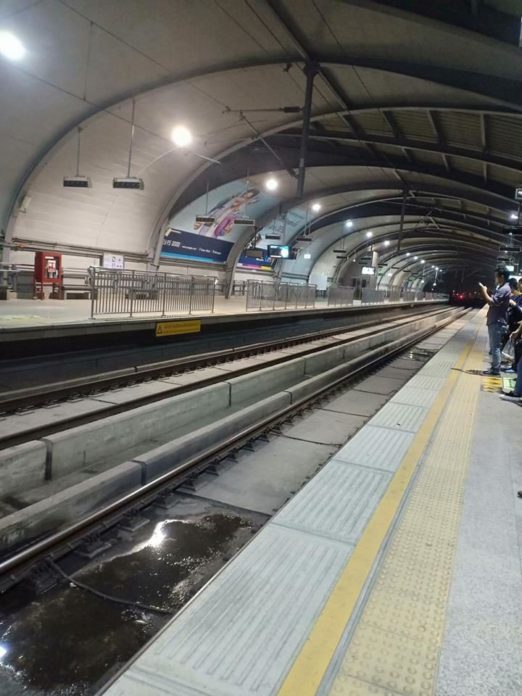 ราวกั้นแอร์พอร์ตลิงก์ 13 ล้าน ชาวเน็ตขุดภาพญีปุ่นเปรียบเทียบ