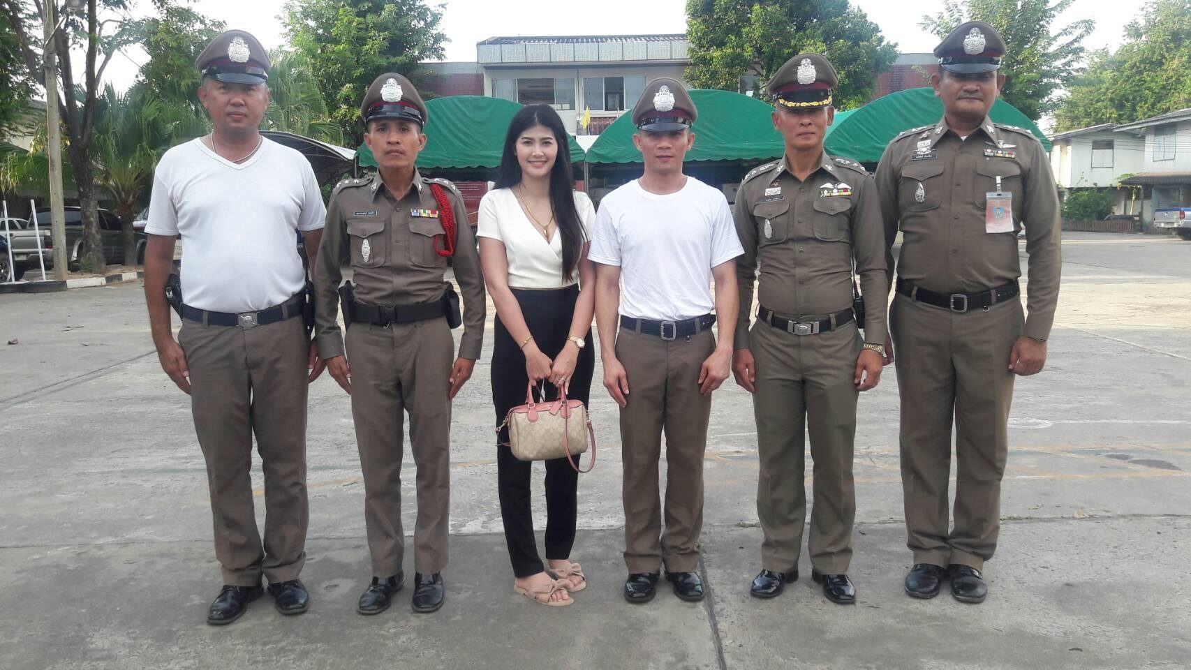 หมู่แหลม ถอดนวม เข้าเวรตำรวจ รับแจ้งความร้องทุกข์ ประชาชนโทรหาไม่ขาดสาย