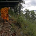ขยะล้นดอยฟ้างาม แหล่งท่องเที่ยวใหม่ลำปาง เดือดร้อนพระเณรช่วยเก็บ ทั้งที่มีป้ายห้ามทิ้ง !