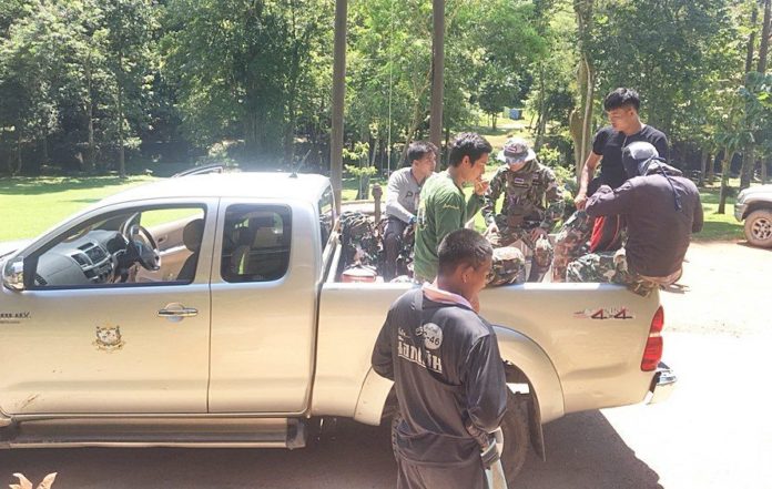 ตกน้ำตกขาหัก