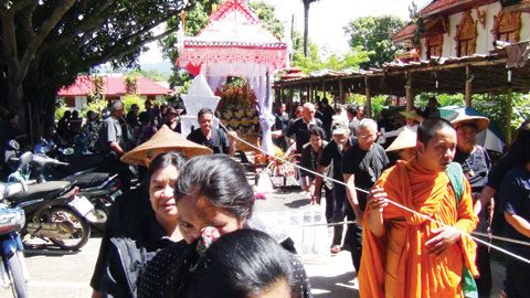 สดจากสนามข่าว : ย้อนคดีจับหลานทรพี ทำร้ายย่าแท้ๆดับสลด ข่มขู่ขอเงินไปหาแฟน