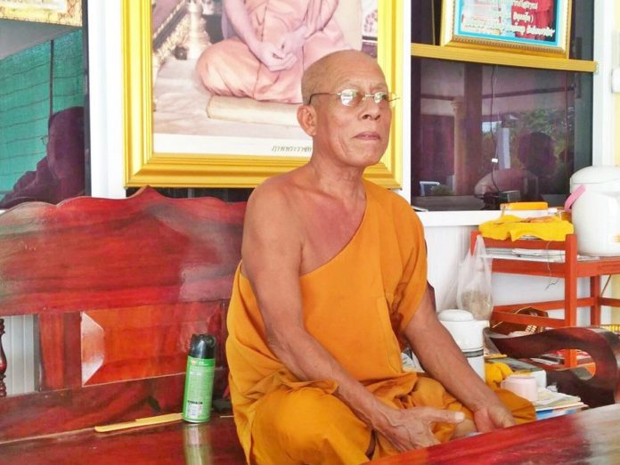 เจ้าอาวาส เขียนป้าย "ห้ามนกพิราบเกาะหลังคา"