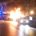ระทึกกรุง! สิบล้อเบรกแตกชนรถตู้ กวาด 8 คันรวดบนสะพานไฟลุกท่วม