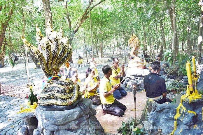 ชาวบ้านกรี๊ดลั่น พญานาคปู่ปากพาน ให้เลขเด็ด