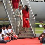 "เจ้าชายแฮร์รี" ควงเมแกนเยือนตองกา ดัชเชสใส่ชุดเดรสสวยแต่ดันลืมเอาป้ายออก!