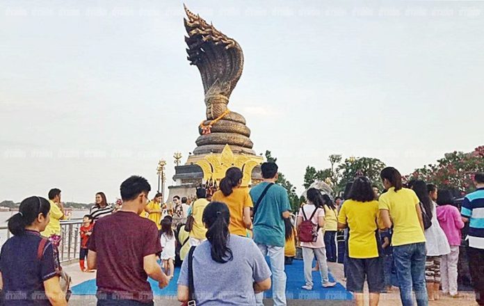แห่ขอเลขเด็ด พ่อปู่พญานาค ตั้งจิตขอพร