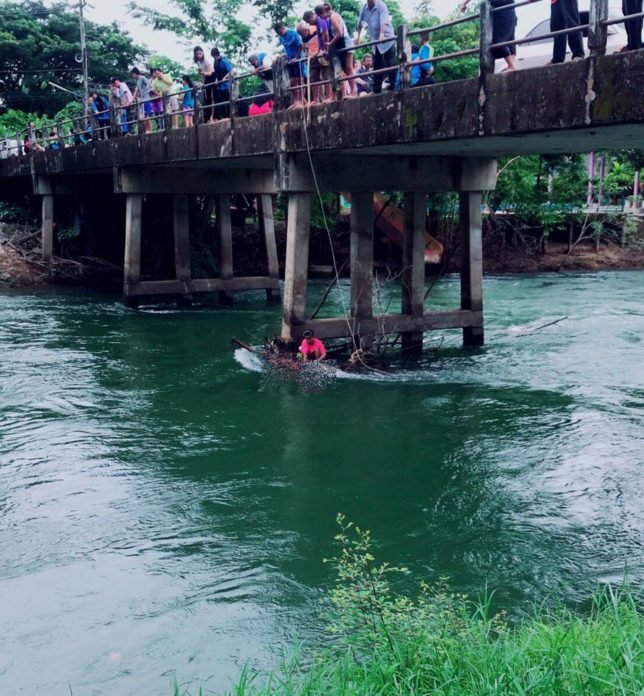 เรือล่องแก่งเพชรบุรีคว่ำ พยาบาลจมดับ 1