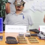 ล้อมจับระทึก! มือปืนหนีคดีฆ่าพลาดถอดทูตสังหารล้าง คว้ามีด-สนับมือสู้