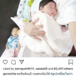 เบนซ์ สงสาร น้องปริม กลัวตื่นมาไม่เจอแม่ นอนจับแขนแน่น หวงไม่อยากให้อุ้มน้อง
