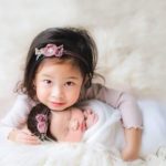 เบนซ์ สงสาร น้องปริม กลัวตื่นมาไม่เจอแม่ นอนจับแขนแน่น หวงไม่อยากให้อุ้มน้อง