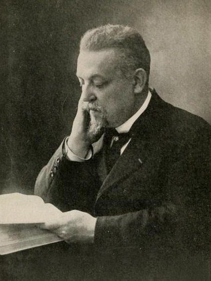 Black and white portrait of Émile Boirac