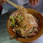 ก๋วยเตี๋ยวไก่ รถบัส แค่ 20 บาท ฝีมือ นักโภชนาการอาหาร เอาใจคนชอบกินเส้น