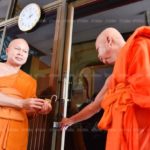 พศ.ลุย วัดดอกไม้ ตัดกุญแจ ค้นกุฏิเจ้าอาวาส  คลี่ปมถูกร้อง ยักยอกเงินวัด