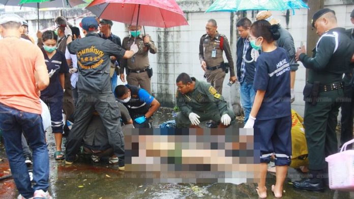 เจ้าหน้าที่ตรวจสอบศพ รปภ.หลังถูกฆ่ายัดกระสอบ