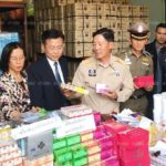 ปคบ. ผนึก อย. จับโรงงานผลิตเครื่องสำอางปลอม ส่งขายตลาดนัดทั่วปท.(คลิป)