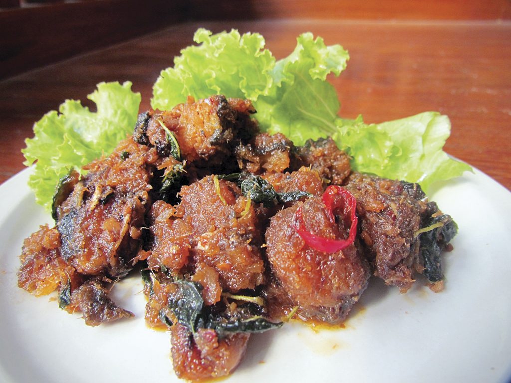 ผัดเผ็ดปลาดุกกรอบ
