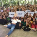 แฟนคลับช็อก! ปาล์มมี่ ถูกไฟชอร์ตกลางเวทีคอนเสิร์ต หลังถอดรองเท้าขึ้นร้องเพลง