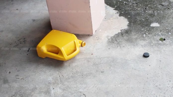 แกลอนน้ำมันที่ใช้ก่อเหตุ