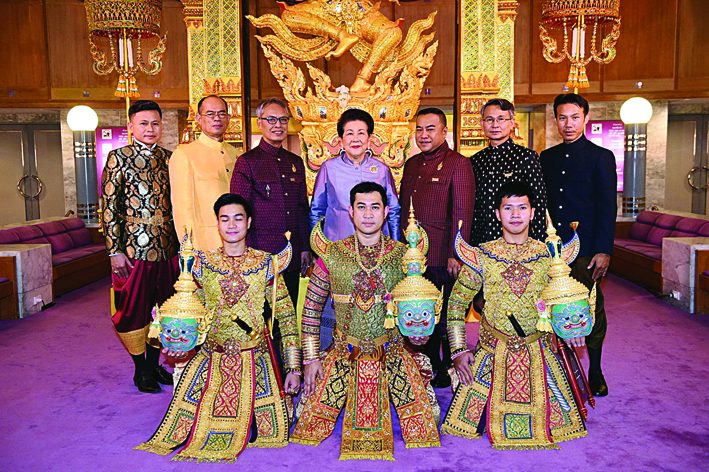 อลังโขนพระราชทาน