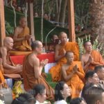 'พระองค์โสม' ประทานดอกไม้จันทน์ พุทธศาสนิกชนล้นวัด ถวายเพลิง 'หลวงปู่ลี กุสลธโร'