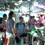 เทือกลุยตลาดดังแปดริ้ว เจอพ่อค้าตะโกนไล่ 'ออกไป พวกทำให้ไม่มีจะกิน' (คลิป)