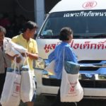 มูลนิธิป่อเต็กตึ๊ง คลายหนาว แจกผ้าห่มช่วยเหลือชาวพะเยา