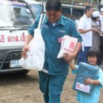 มูลนิธิป่อเต็กตึ๊ง แจกผ้าห่มกันหนาว ให้ชาวบ้านแม่สรวย