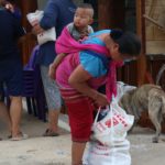 มูลนิธิป่อเต็กตึ๊ง ช่วยคลายหนาว เดินหน้าต่อเนื่อง แจกผ้าห่มให้ชาวตาก