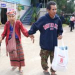 มูลนิธิป่อเต็กตึ๊ง เดินหน้าช่วยสังคม แจกผ้าห่มกันหนาวให้ชาวลำพูน