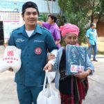 มูลนิธิป่อเต็กตึ๊ง เดินหน้าช่วยสังคม แจกผ้าห่มกันหนาวให้ชาวลำพูน