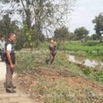 นึกว่าถุงขยะ! ผงะศพสาวนิรนาม ถูกยิงทิ้งลอยอืดกลางคลองชลประทาน