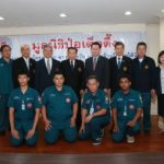 มูลนิธิป่อเต็กตึ๊ง มอบข้าวสารหนุนอาหารกลางวันเด็ก-ลูกจ้างรายได้น้อย