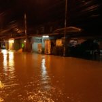 ฝนถล่มบางสะพานไม่หยุด ท่วมชุมชน รพ.เร่งย้ายผู้ป่วยหนีน้ำ