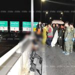หนุ่มขับบิ๊กไบก์! พุ่งชนราวสะพานข้าม แยกยมราช ไส้ทะลัก-ร่างติดคาขอบสะพาน