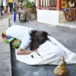 ชาวบ้านปาดน้ำตา! ภาพสลดแม่กอดศพร้องไห้ใจจะขาด ลูกชาย 9 ขวบจมคลองดับ