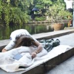 ชาวบ้านปาดน้ำตา! ภาพสลดแม่กอดศพร้องไห้ใจจะขาด ลูกชาย 9 ขวบจมคลองดับ