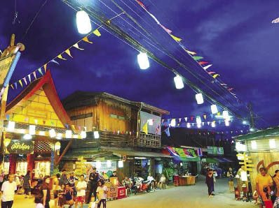 ย่ำถนนคนเดิน กาดต้าตง-ตาก