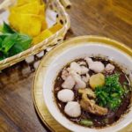 นึกว่าดูแก๊งสามช่า! หนุ่มเปิดร้าน ก๋วยเตี๋ยวเรือ เจอรีวิว ลบเพื่อนแทบไม่ทัน