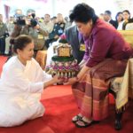 กราบแทบพระบาททูลลา "พระองค์โสม" คุณน้ำผึ้งโกนศีรษะออกบวช-สละเพศฆราวาส