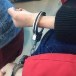 ผีน้อยระส่ำ!! ตม.เกาหลีเอาจริงบุกถึงห้องกวาดไปนับร้อย จับใส่กุญแจมือ-ส่งกลับไทย
