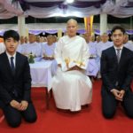 กราบแทบพระบาททูลลา "พระองค์โสม" คุณน้ำผึ้งโกนศีรษะออกบวช-สละเพศฆราวาส
