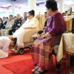 กราบแทบพระบาททูลลา "พระองค์โสม" คุณน้ำผึ้งโกนศีรษะออกบวช-สละเพศฆราวาส