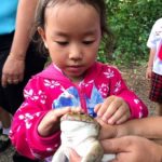 ความรู้นอกห้องเรียน! ทัศนศึกษาการเลี้ยง กบ โซเชียลกดเลิฟ หนูน้อยกับอ๊บตัวนี้
