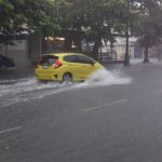 ฝนถล่มเมืองเพชร! น้ำท่วมหนักหลายจุด ถนนเทศบาลจมบาดาล