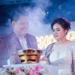 ไม่ต้องหรู! คู่รักสุดสวีท กินหมูกระทะ แทนการตัดเค้ก ในงานแต่งของเขา..(คลิป)