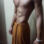 กิจของสงฆ์? หลวงพี่โชว์ซิกแพครัวๆ ลงโซเชียล ชาวเน็ตถามเหมาะสมแล้วหรือ!