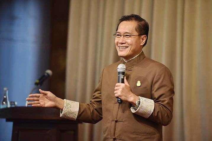 ท่องเที่ยวเปิดโผ 5 จังหวัด เก็บตัวมิสยูนิเวิร์ส 2018 - เมื่อวันที่ 26 พ.ย. ที่ทำเนียบรัฐบาล นายวีระศักดิ์ โควสุรัตน์ รมว.การท่องเที่ยวและกีฬา กล่าวก่อนร่วมประชุมครม. ถึงความคืบหน้าการจัดประกวดมิสยูนิเวิร์ส 2018 ที่ประเทศไทย