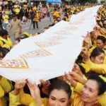 ขอนแก่นปิดเมือง! นับแสนสวมชุดลายแคนแก่นคูน รำบวงสรวง โชว์ 95 ประเทศทั่วโลก