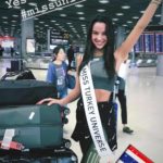 สุดฮา! นางงามตุรกีถึงสุวรรณภูมิ อ่านไทยไม่ได้ ไปเช็กอินโลเคชั่นร้านบุฟเฟต์แทน