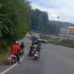 ผวากันทั้งถนน! กระบะบรรทุกเกินพิกัด ล้อหน้าเหินฟ้าไหลลงเขา (คลิป)